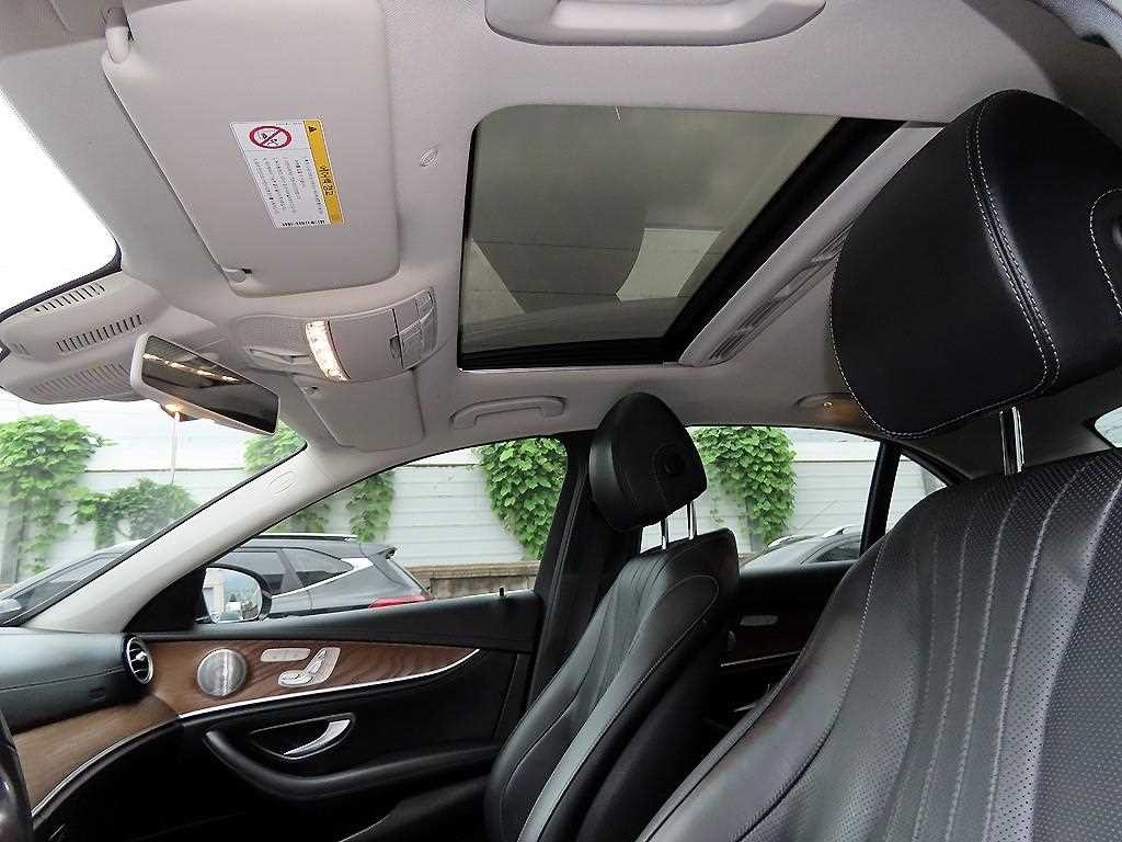벤츠 E 클래스 E-클래스 W213 E300 4MATIC 익스클루시브 이미지 17