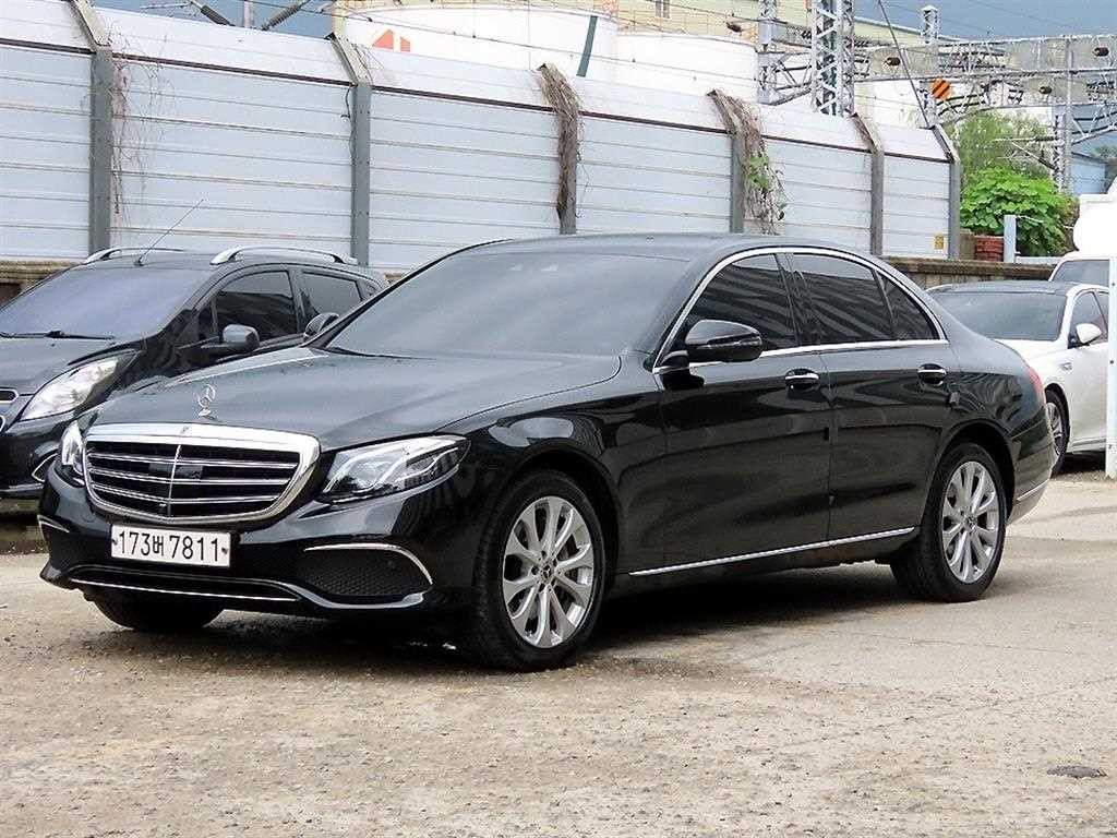 벤츠 E 클래스 E-클래스 W213 E300 4MATIC 익스클루시브 이미지 3