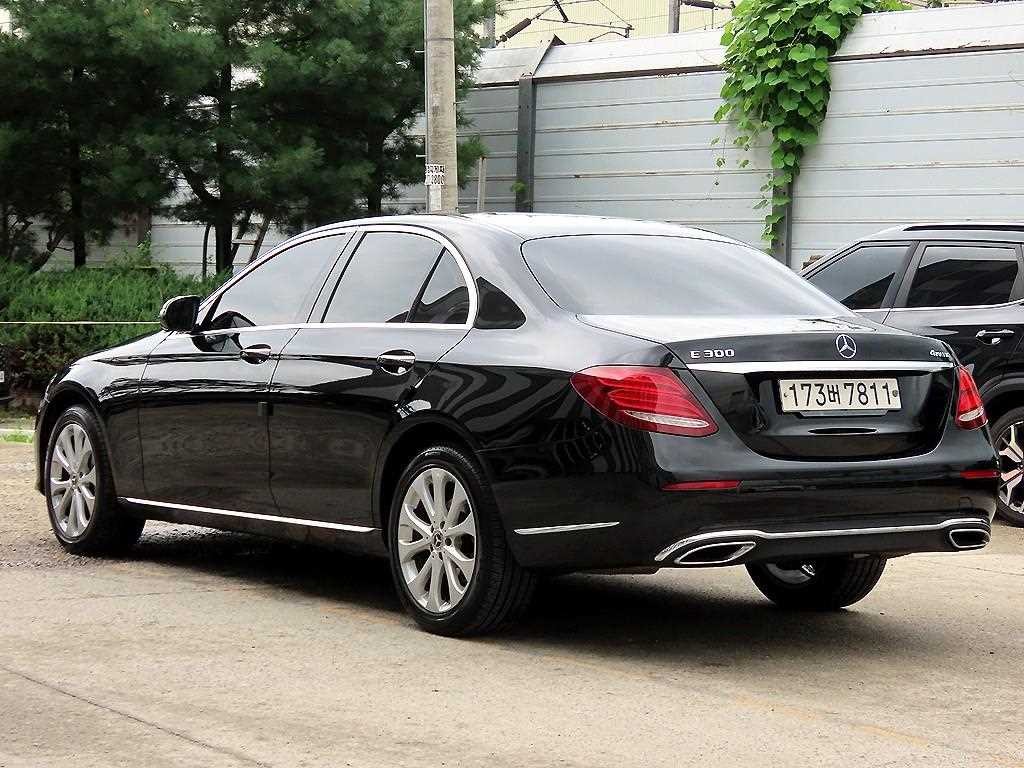 벤츠 E 클래스 E-클래스 W213 E300 4MATIC 익스클루시브 이미지 4