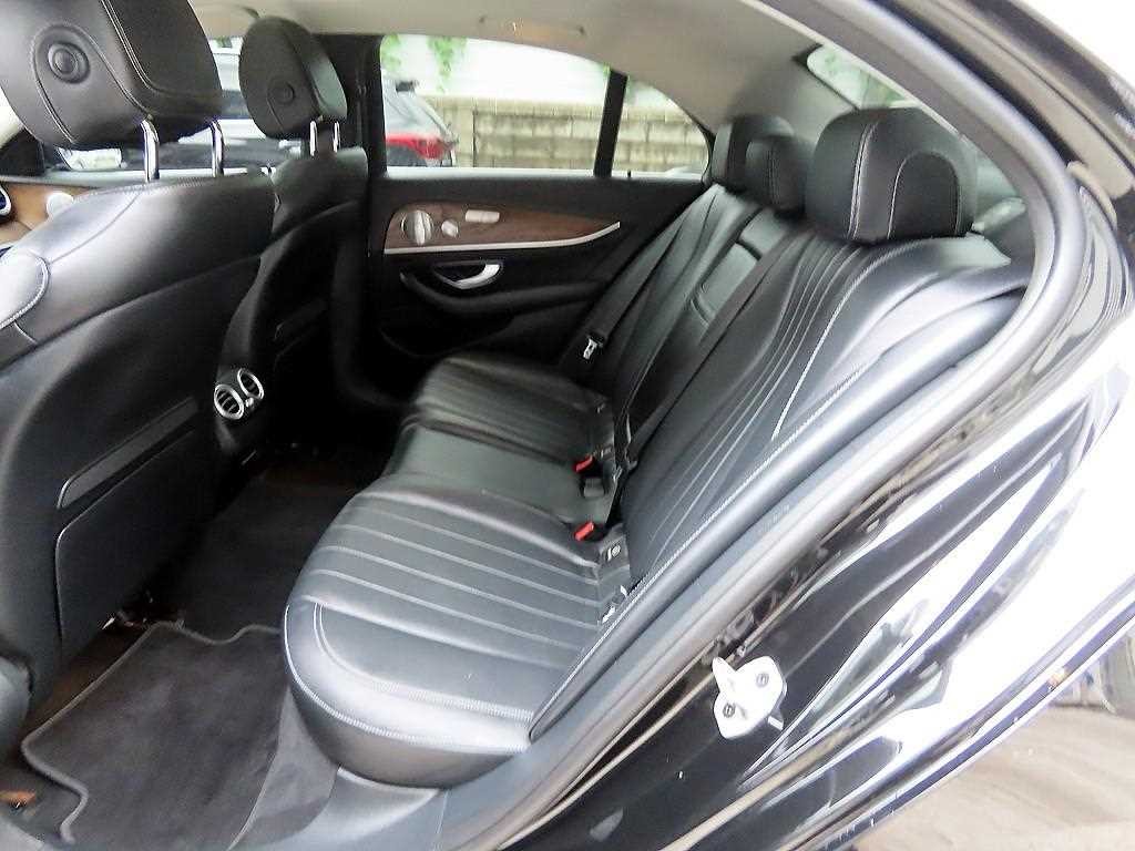 벤츠 E 클래스 E-클래스 W213 E300 4MATIC 익스클루시브 이미지 7