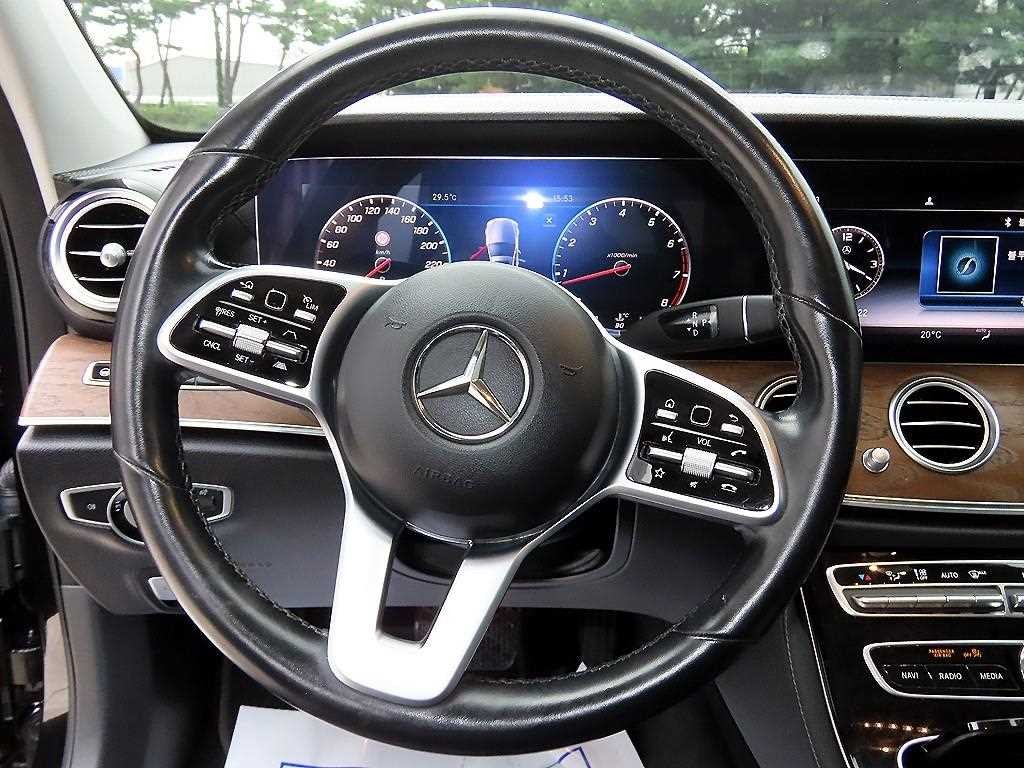 벤츠 E 클래스 E-클래스 W213 E300 4MATIC 익스클루시브 이미지 9