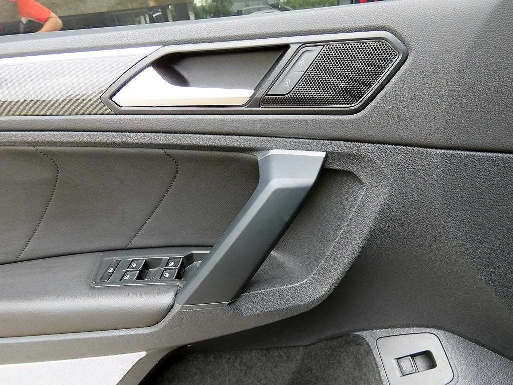 폭스바겐 티구안 티구안(2세대) 2.0 TDI 프리미엄 이미지 11