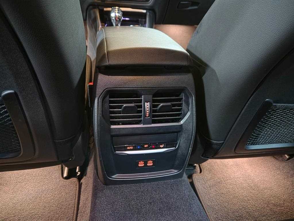 BMW 3시리즈 3시리즈 (G20) 320i M 스포츠 이미지 16