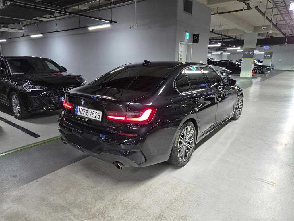 BMW 3시리즈 3시리즈 (G20) 320i M 스포츠 이미지 3