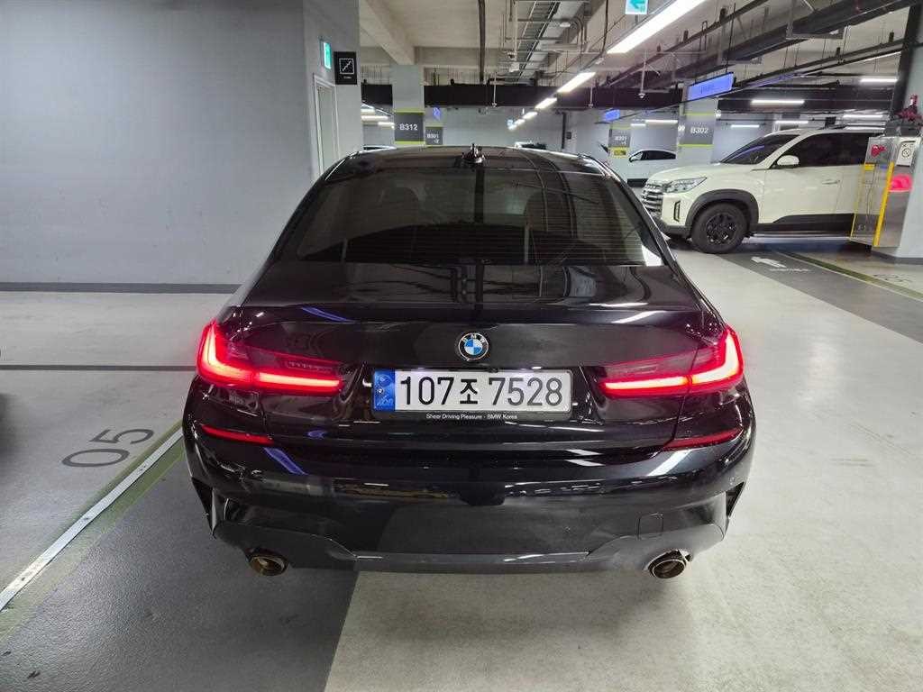 BMW 3시리즈 3시리즈 (G20) 320i M 스포츠 이미지 4