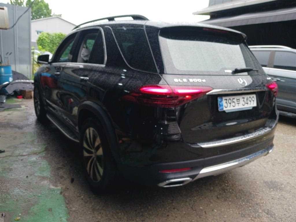 벤츠 GLE 클래스 GLE 클래스 W167 GLE 300d 4MATIC 이미지 4