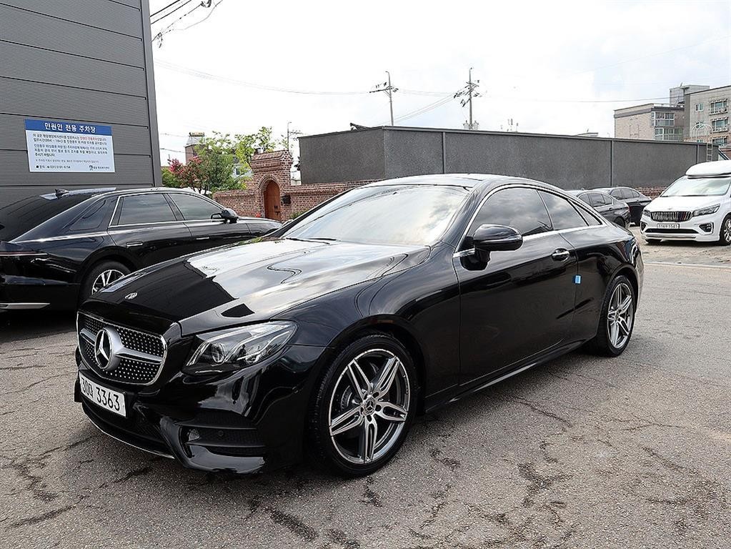 벤츠 E 클래스 E-클래스 W213 E220d 쿠페 이미지 2