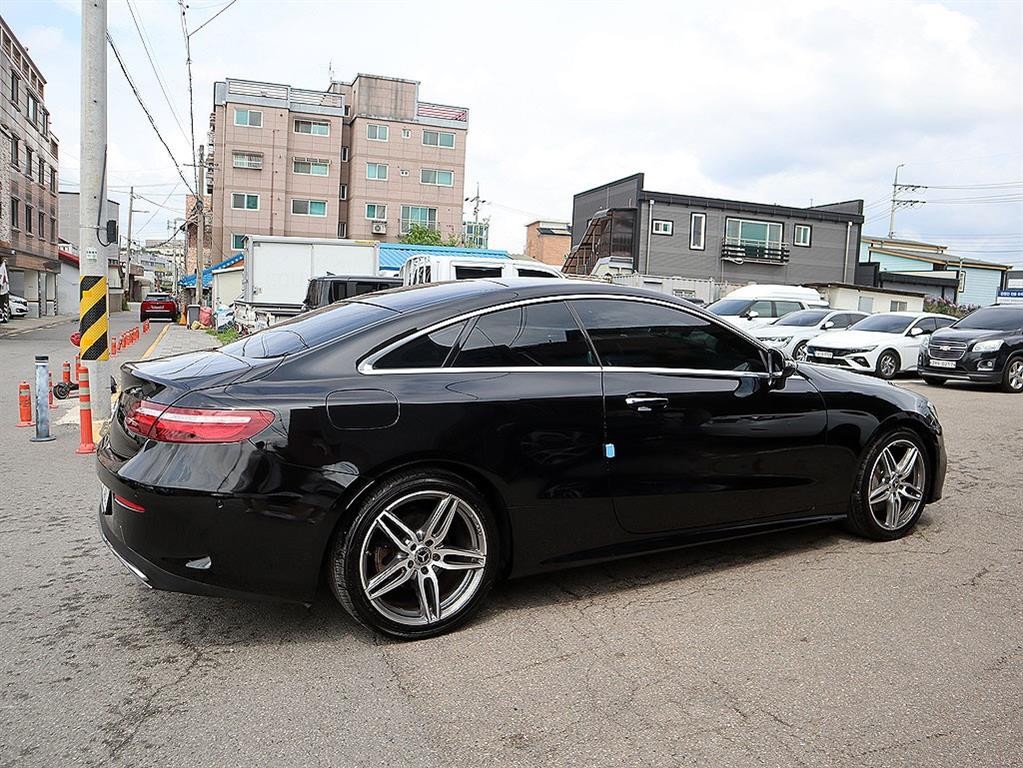 벤츠 E 클래스 E-클래스 W213 E220d 쿠페 이미지 3