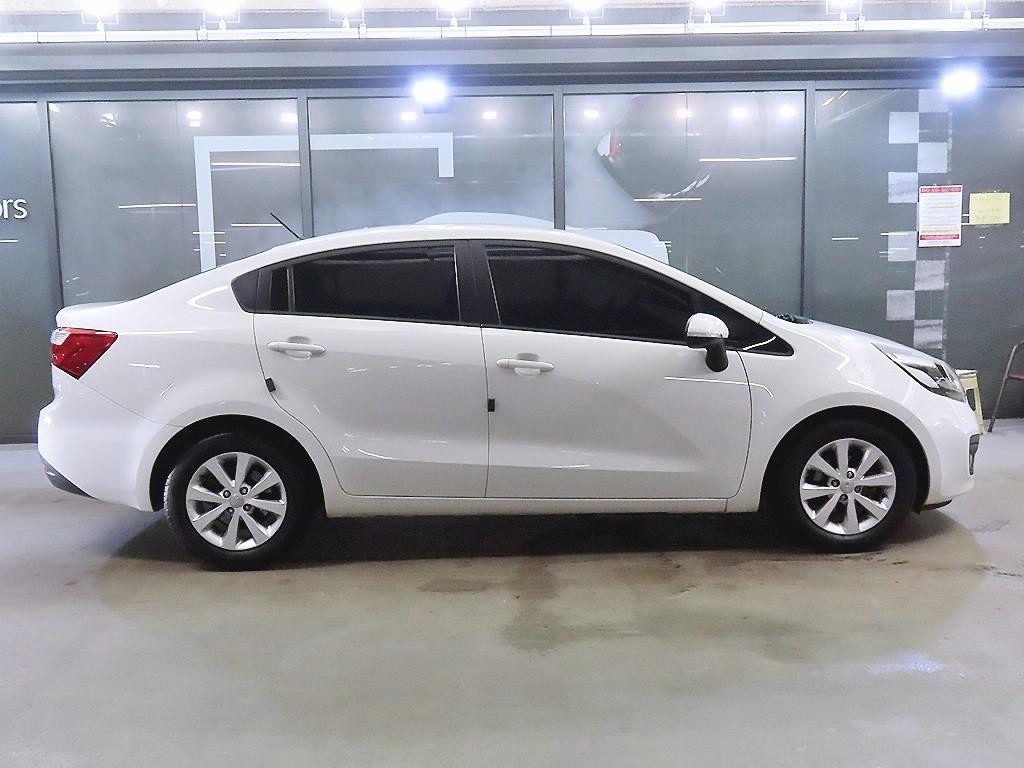기아 프라이드 올뉴프라이드 4DR 1.6GDI 럭셔리 ECO PLUS 이미지 3