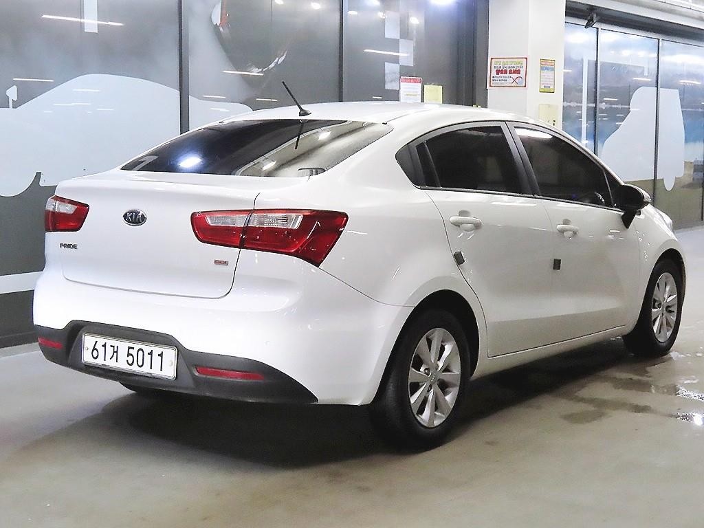 기아 프라이드 올뉴프라이드 4DR 1.6GDI 럭셔리 ECO PLUS 이미지 4