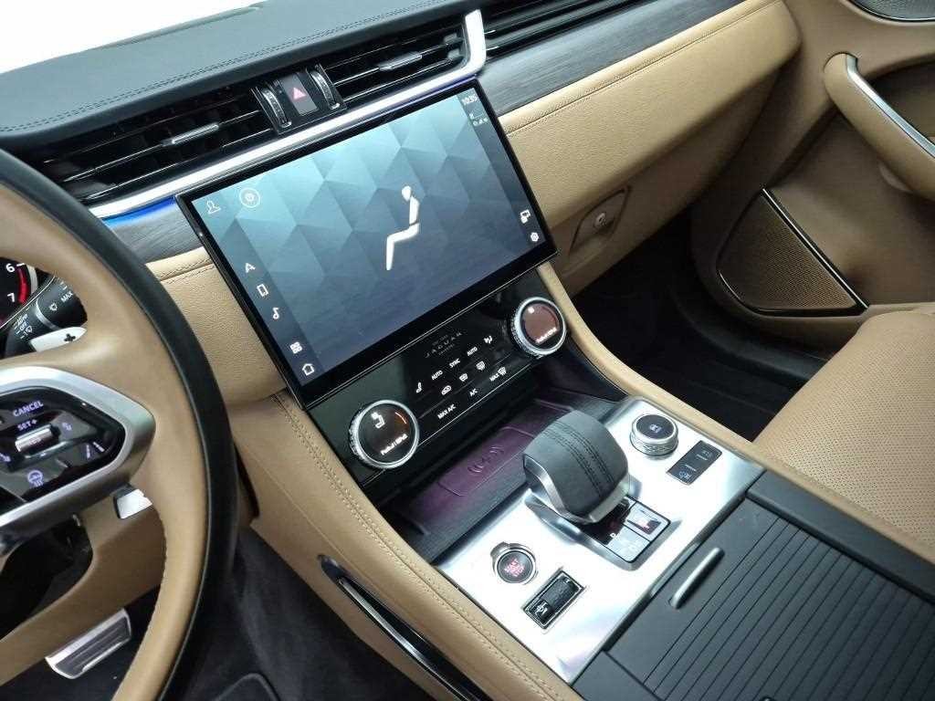재규어 F-PACE P 250 SE 이미지 13