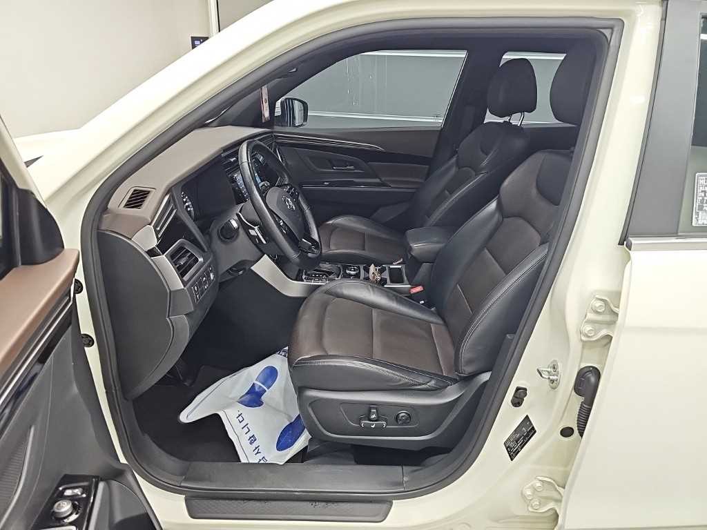 KG모빌리티(쌍용) 코란도 뷰티풀코란도 2WD 디젤 1.6 C5 플러스 이미지 11