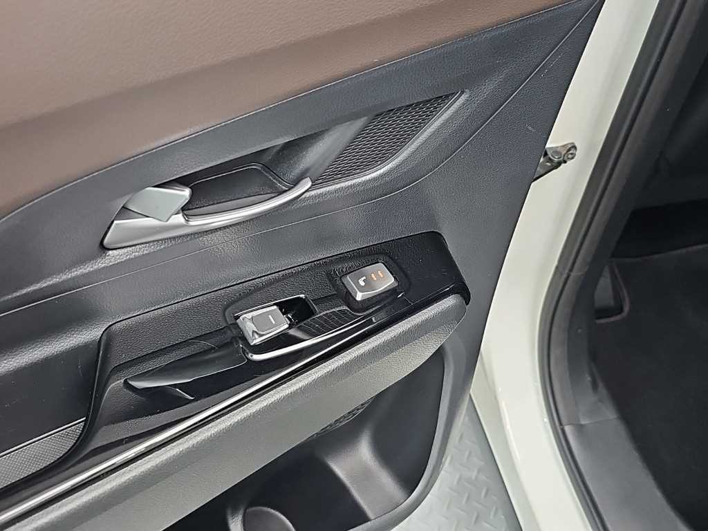 KG모빌리티(쌍용) 코란도 뷰티풀코란도 2WD 디젤 1.6 C5 플러스 이미지 13