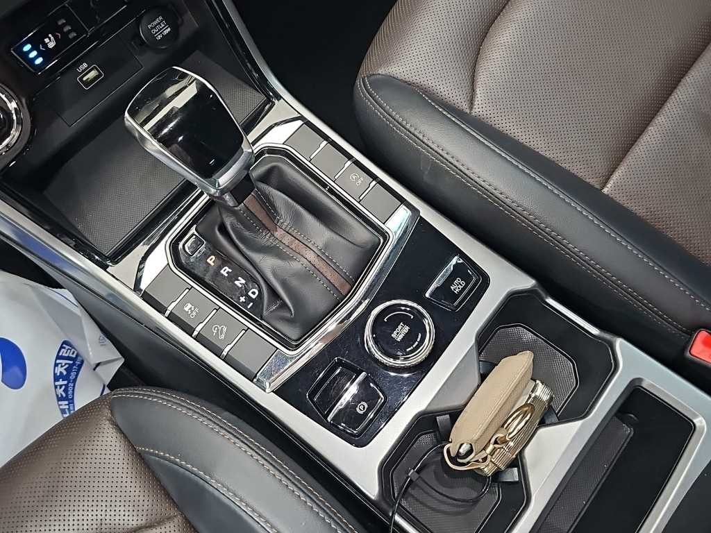 KG모빌리티(쌍용) 코란도 뷰티풀코란도 2WD 디젤 1.6 C5 플러스 이미지 8