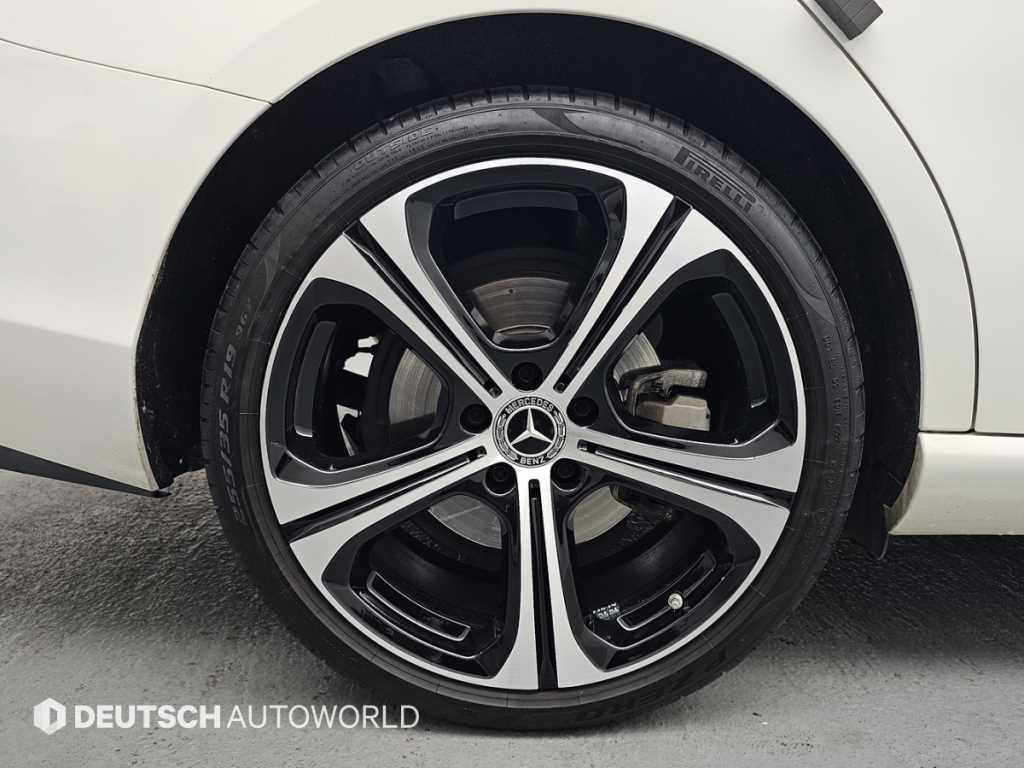 벤츠 C 클래스 C클래스 W206 C300 4MATIC 아방가르드 이미지 5