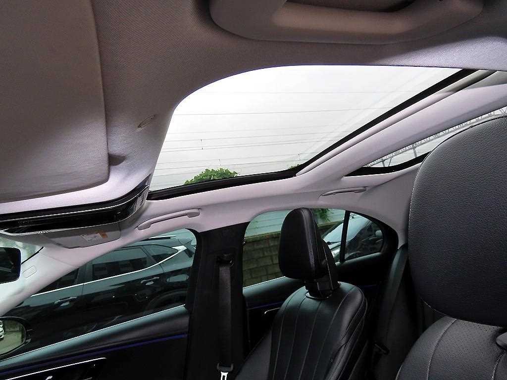 벤츠 E 클래스 E-클래스 W214 E220d 4MATIC 익스클루시브 이미지 18