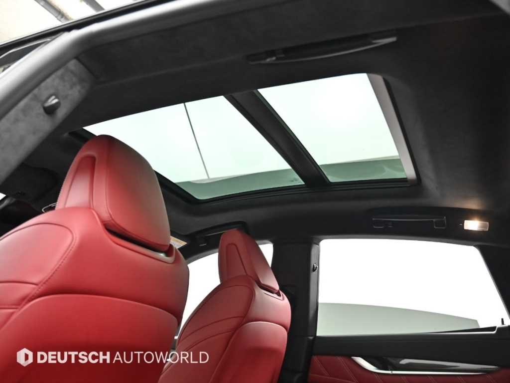 마세라티 르반떼 3.8 GTS AWD 이미지 18