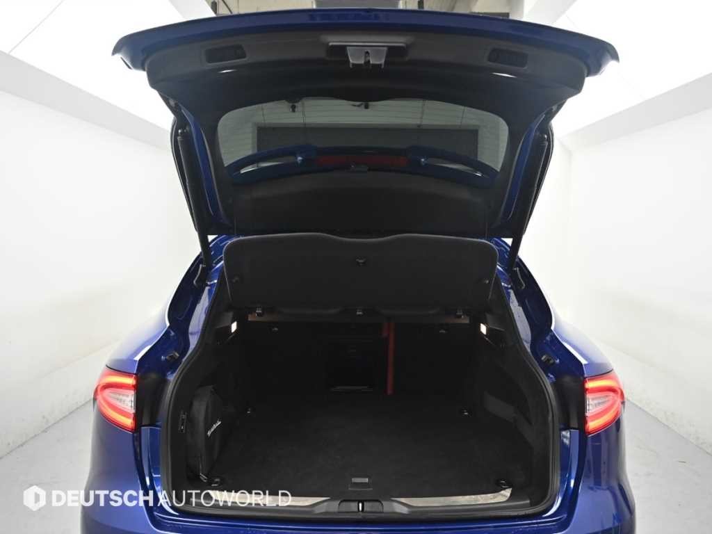 마세라티 르반떼 3.8 GTS AWD 이미지 19