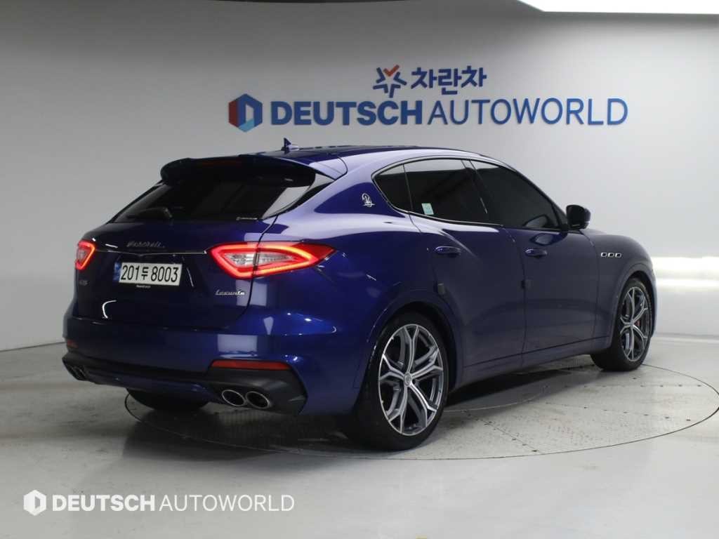 마세라티 르반떼 3.8 GTS AWD 이미지 3