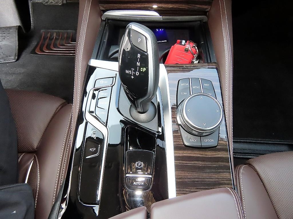 BMW 5시리즈 5시리즈 (G30) 523d xDrive 럭셔리 이미지 11
