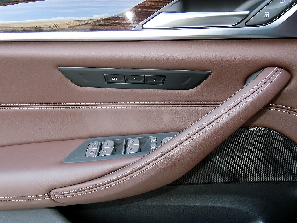 BMW 5시리즈 5시리즈 (G30) 523d xDrive 럭셔리 이미지 12