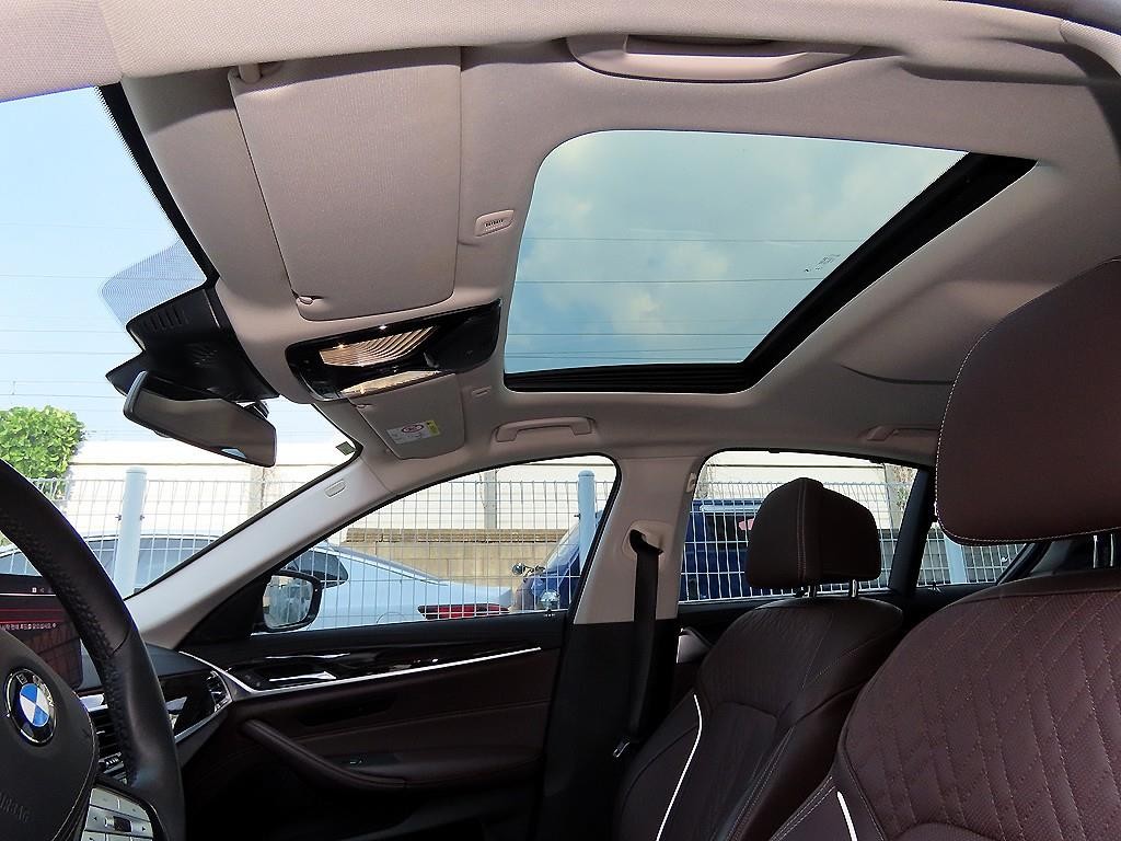 BMW 5시리즈 5시리즈 (G30) 523d xDrive 럭셔리 이미지 17