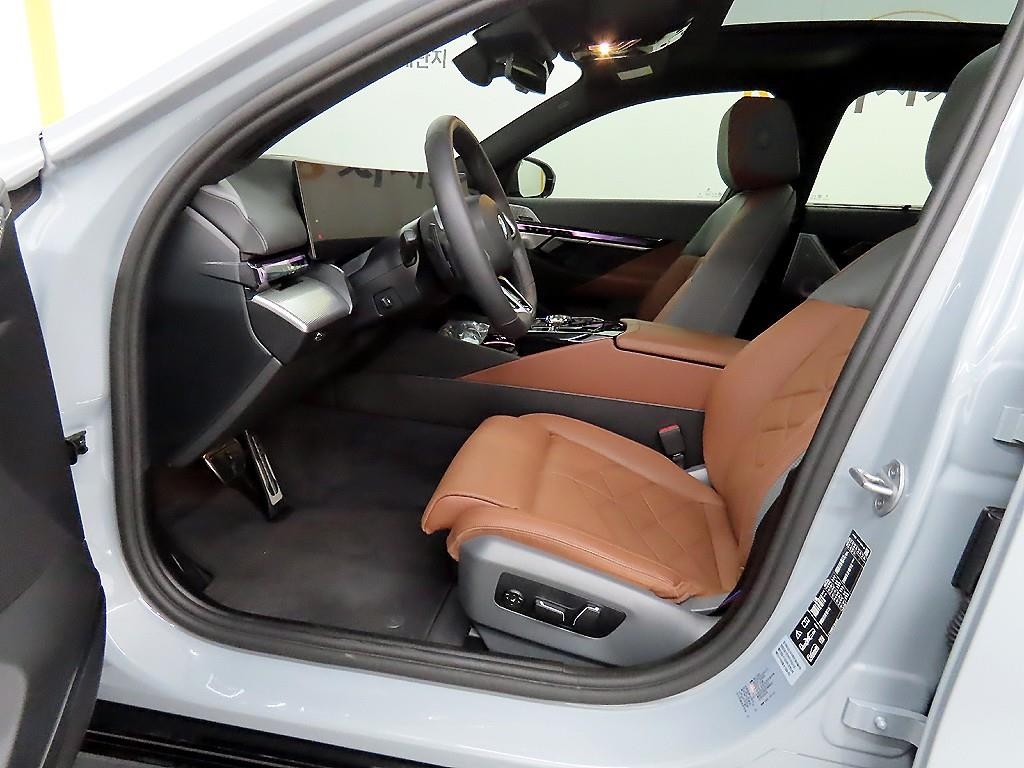 BMW 5시리즈 5시리즈 (G60) 530i xDrive M 스포츠 프로 스페셜 에디션 이미지 5