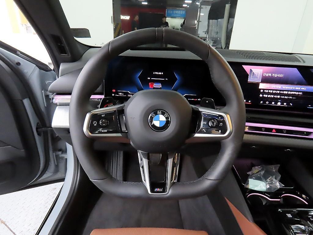 BMW 5시리즈 5시리즈 (G60) 530i xDrive M 스포츠 프로 스페셜 에디션 이미지 9