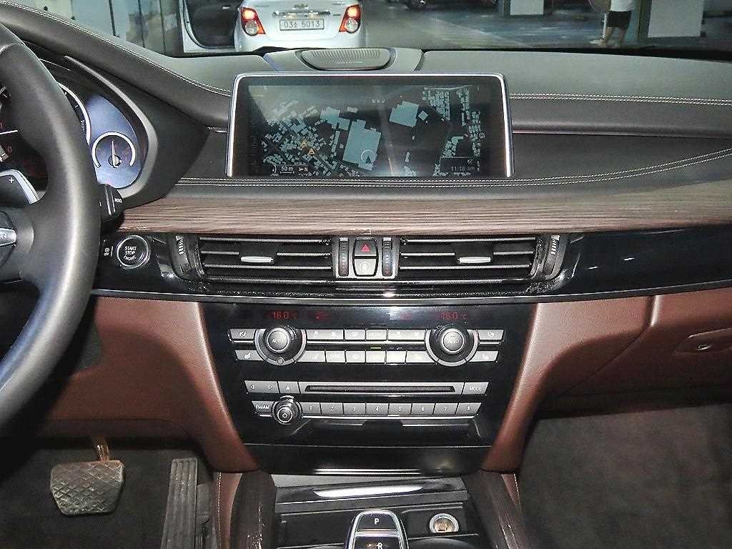 BMW X5 X5 (F15) xDrive M50d 이미지 11