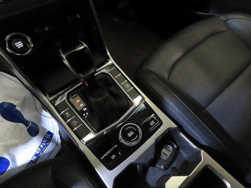 KG모빌리티(쌍용) 코란도 뷰티풀코란도 2WD 가솔린 1.5 C5 플러스 이미지 12