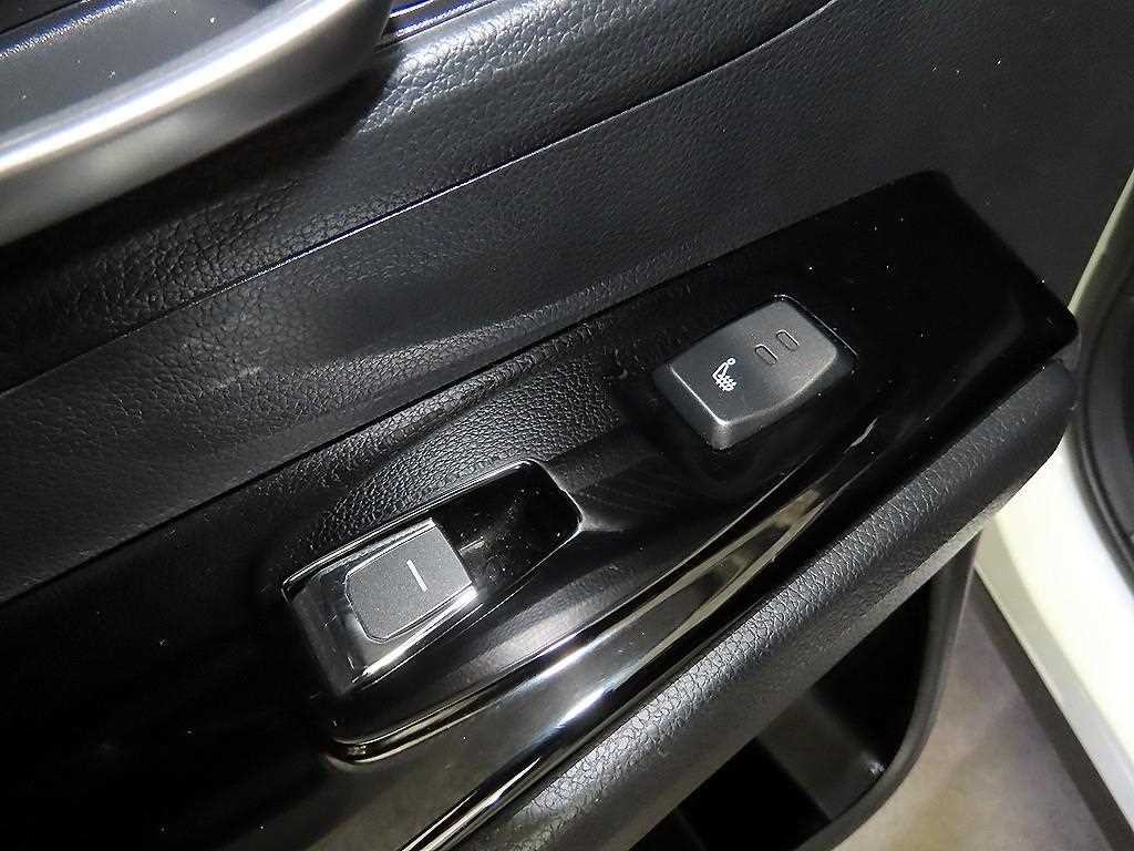 KG모빌리티(쌍용) 코란도 뷰티풀코란도 2WD 가솔린 1.5 C5 플러스 이미지 15