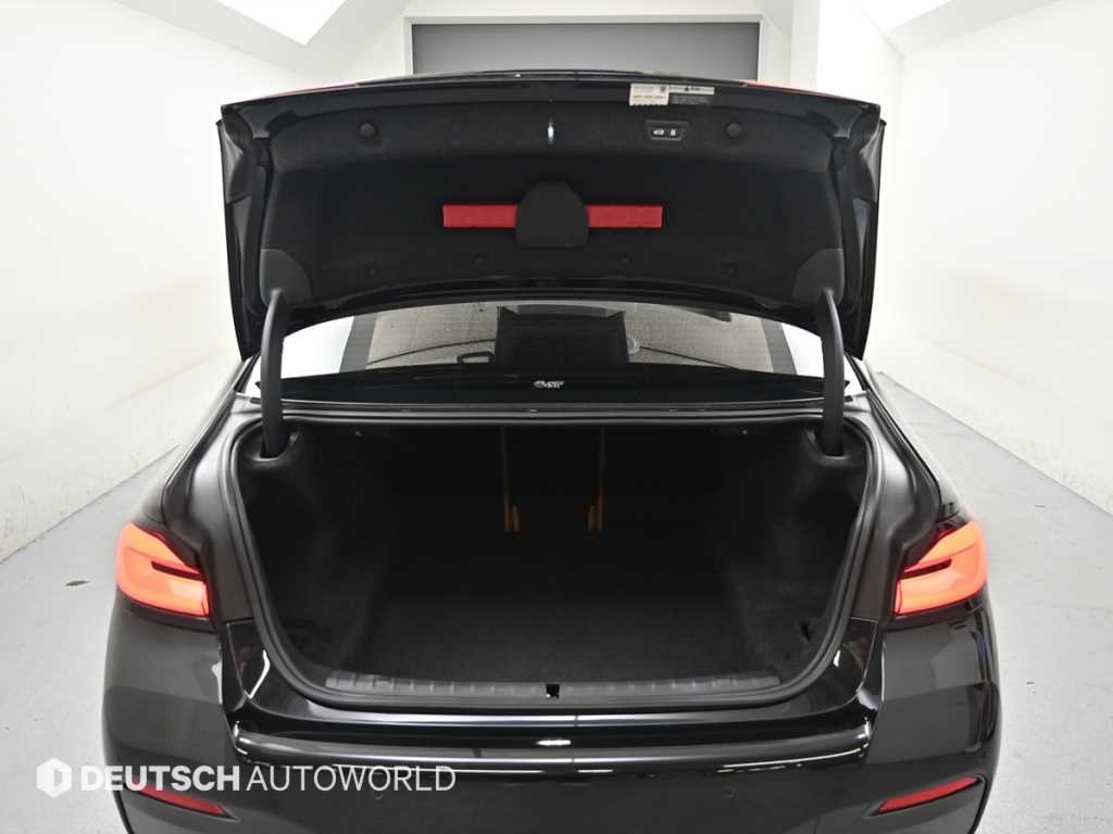 BMW 5시리즈 5시리즈 (G30) 520i M 스포츠 블랙수트 에디션 이미지 19