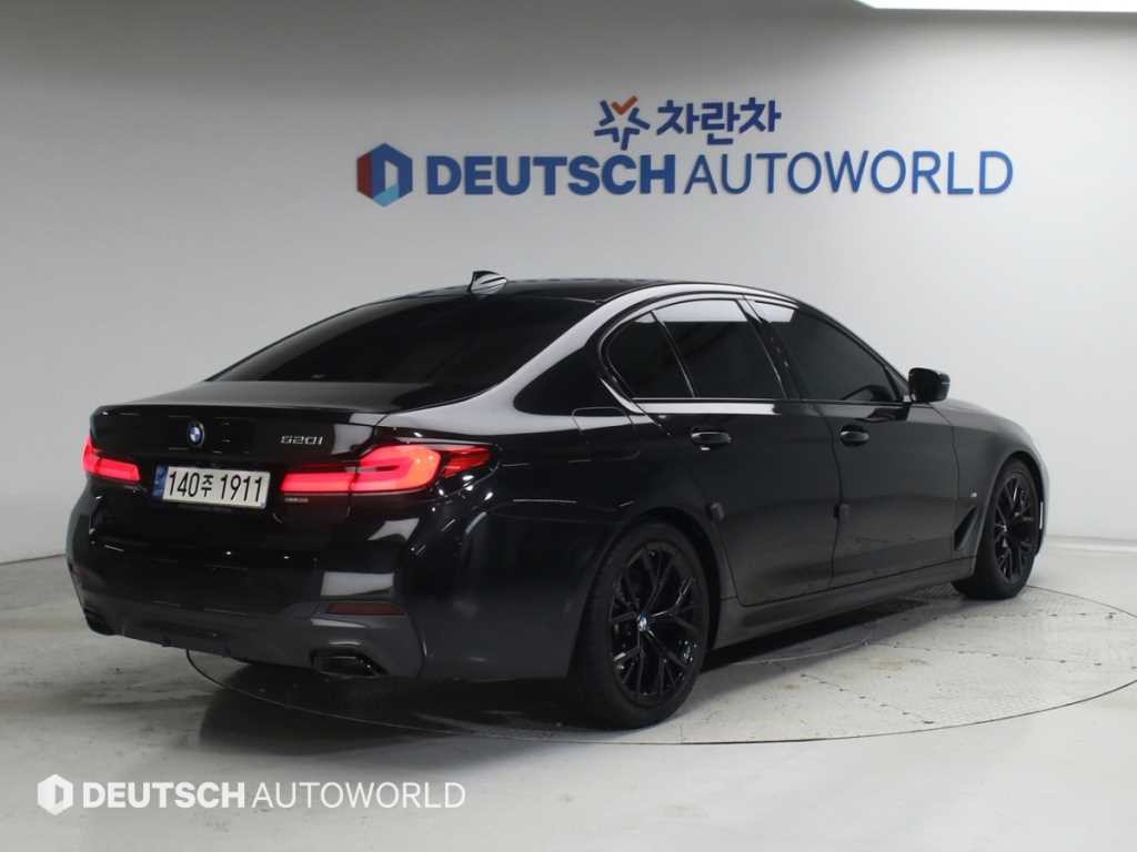 BMW 5시리즈 5시리즈 (G30) 520i M 스포츠 블랙수트 에디션 이미지 2