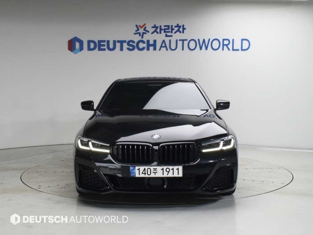 BMW 5시리즈 5시리즈 (G30) 520i M 스포츠 블랙수트 에디션 이미지 3