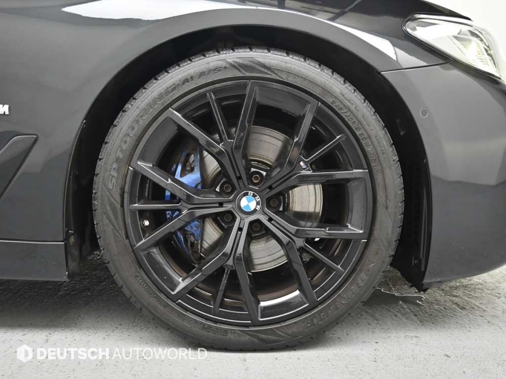 BMW 5시리즈 5시리즈 (G30) 520i M 스포츠 블랙수트 에디션 이미지 5