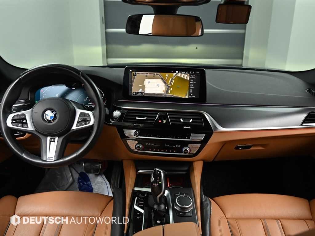 BMW 5시리즈 5시리즈 (G30) 520i M 스포츠 블랙수트 에디션 이미지 7