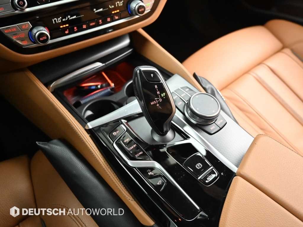 BMW 5시리즈 5시리즈 (G30) 520i M 스포츠 블랙수트 에디션 이미지 9