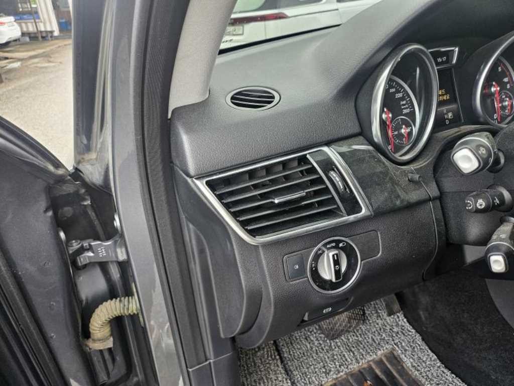 벤츠 GLE 클래스 GLE 클래스 W166 GLE 350 d 4MATIC 이미지 14