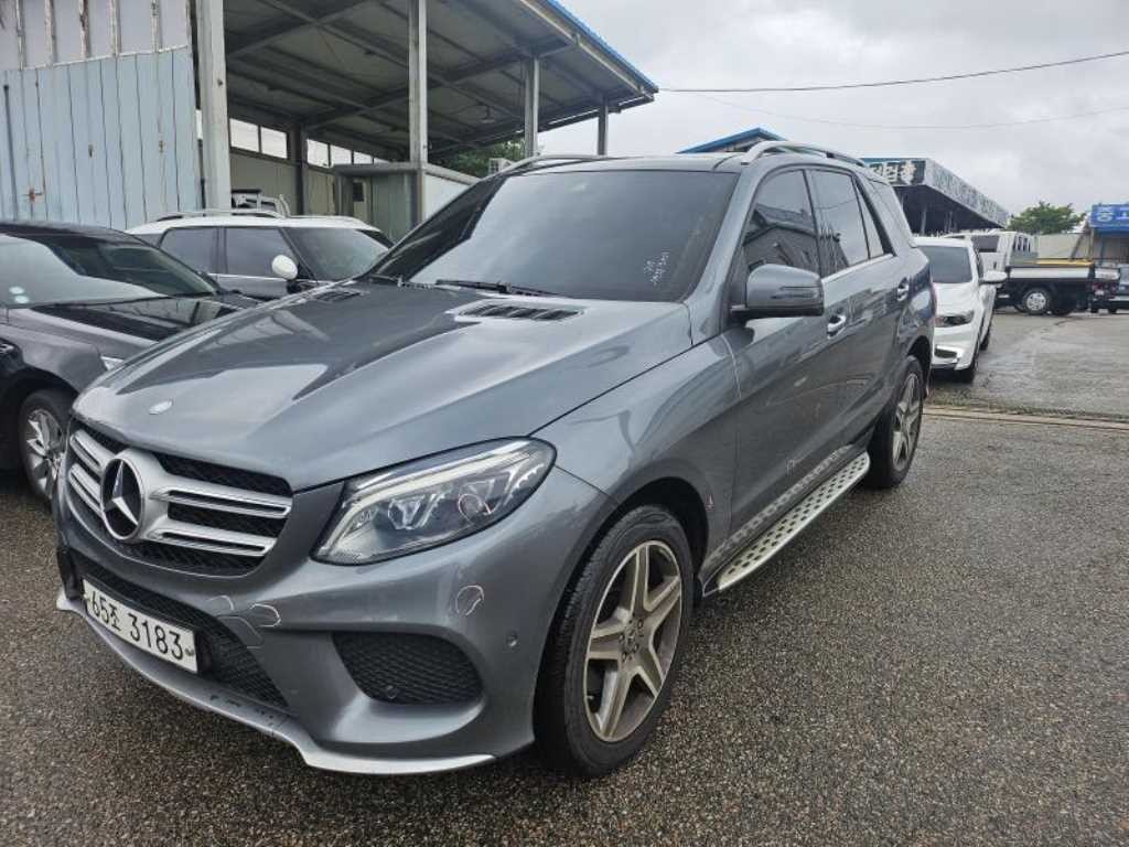 벤츠 GLE 클래스 GLE 클래스 W166 GLE 350 d 4MATIC 이미지 2