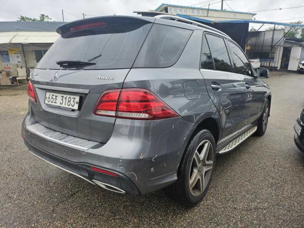 벤츠 GLE 클래스 GLE 클래스 W166 GLE 350 d 4MATIC 이미지 3