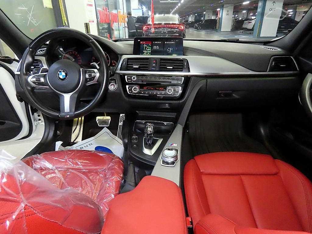 BMW 3시리즈 3시리즈 (F30) 320d 투어링 M 스포츠 쉐도우 이미지 10