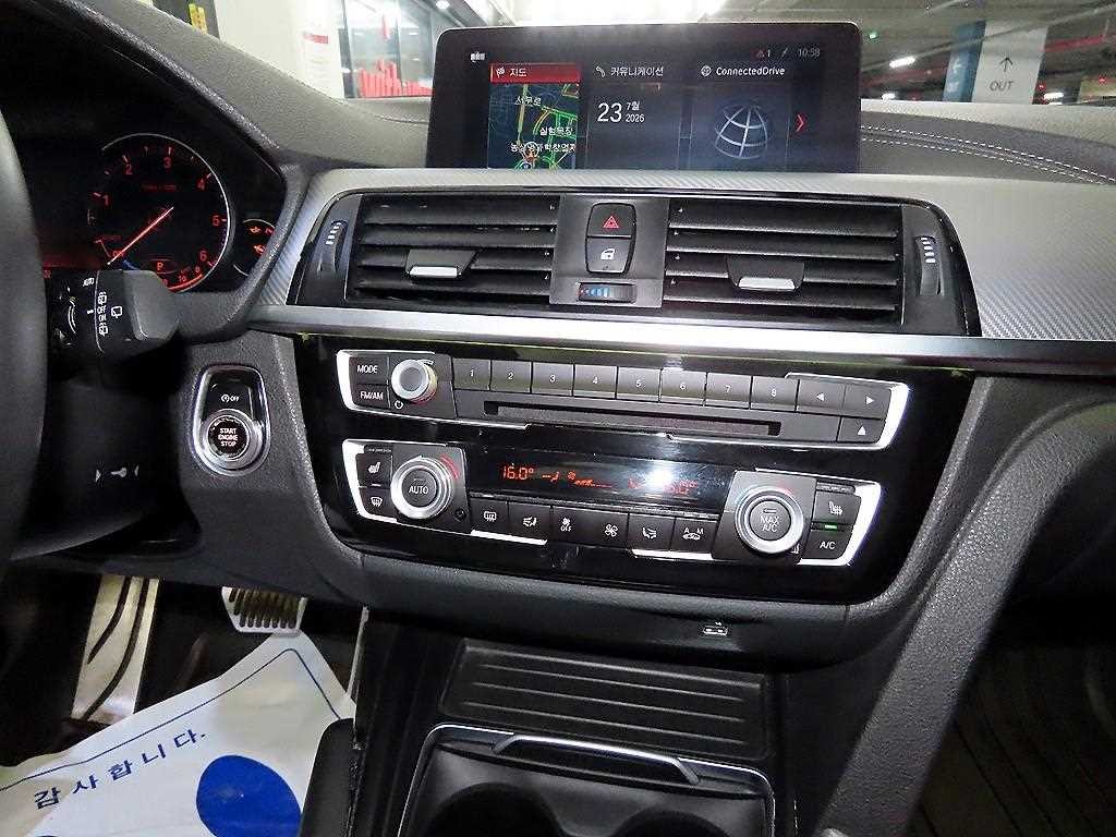BMW 3시리즈 3시리즈 (F30) 320d 투어링 M 스포츠 쉐도우 이미지 11