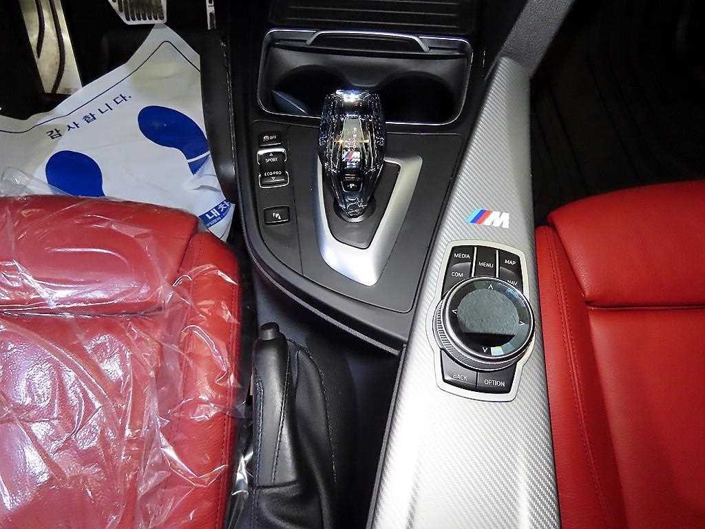 BMW 3시리즈 3시리즈 (F30) 320d 투어링 M 스포츠 쉐도우 이미지 12