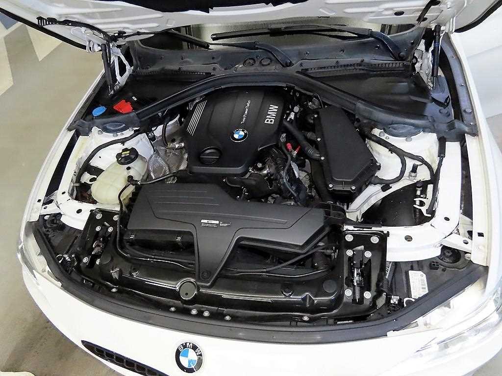 BMW 3시리즈 3시리즈 (F30) 320d 투어링 M 스포츠 쉐도우 이미지 19
