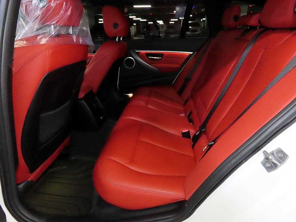 BMW 3시리즈 3시리즈 (F30) 320d 투어링 M 스포츠 쉐도우 이미지 7