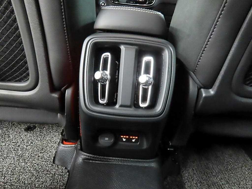 볼보 XC40 T4 4WD R-디자인 이미지 12
