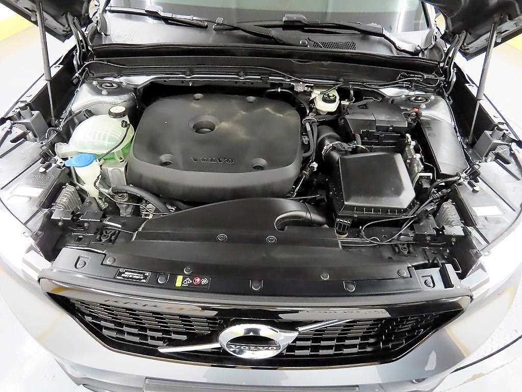 볼보 XC40 T4 4WD R-디자인 이미지 19