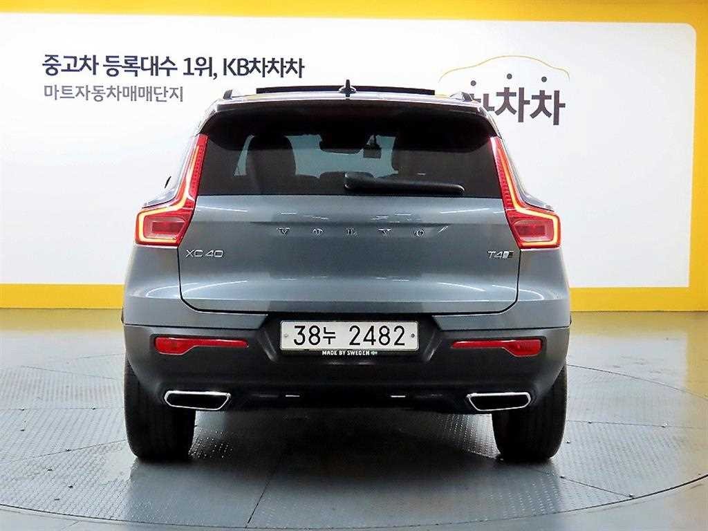 볼보 XC40 T4 4WD R-디자인 이미지 3