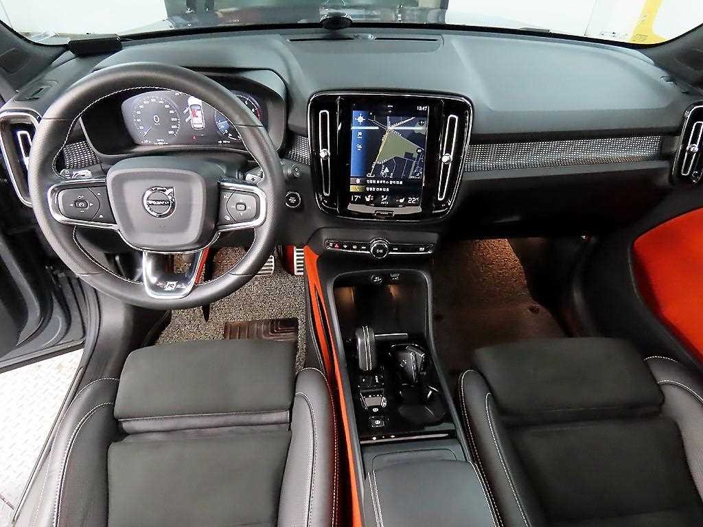 볼보 XC40 T4 4WD R-디자인 이미지 7