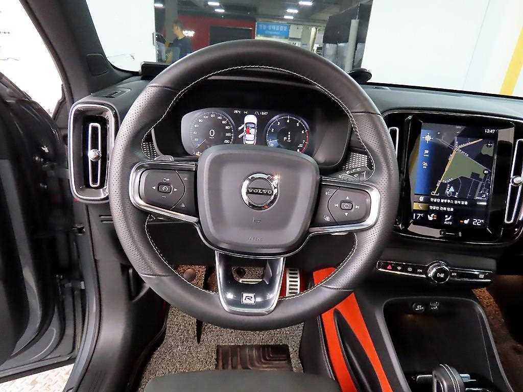 볼보 XC40 T4 4WD R-디자인 이미지 9